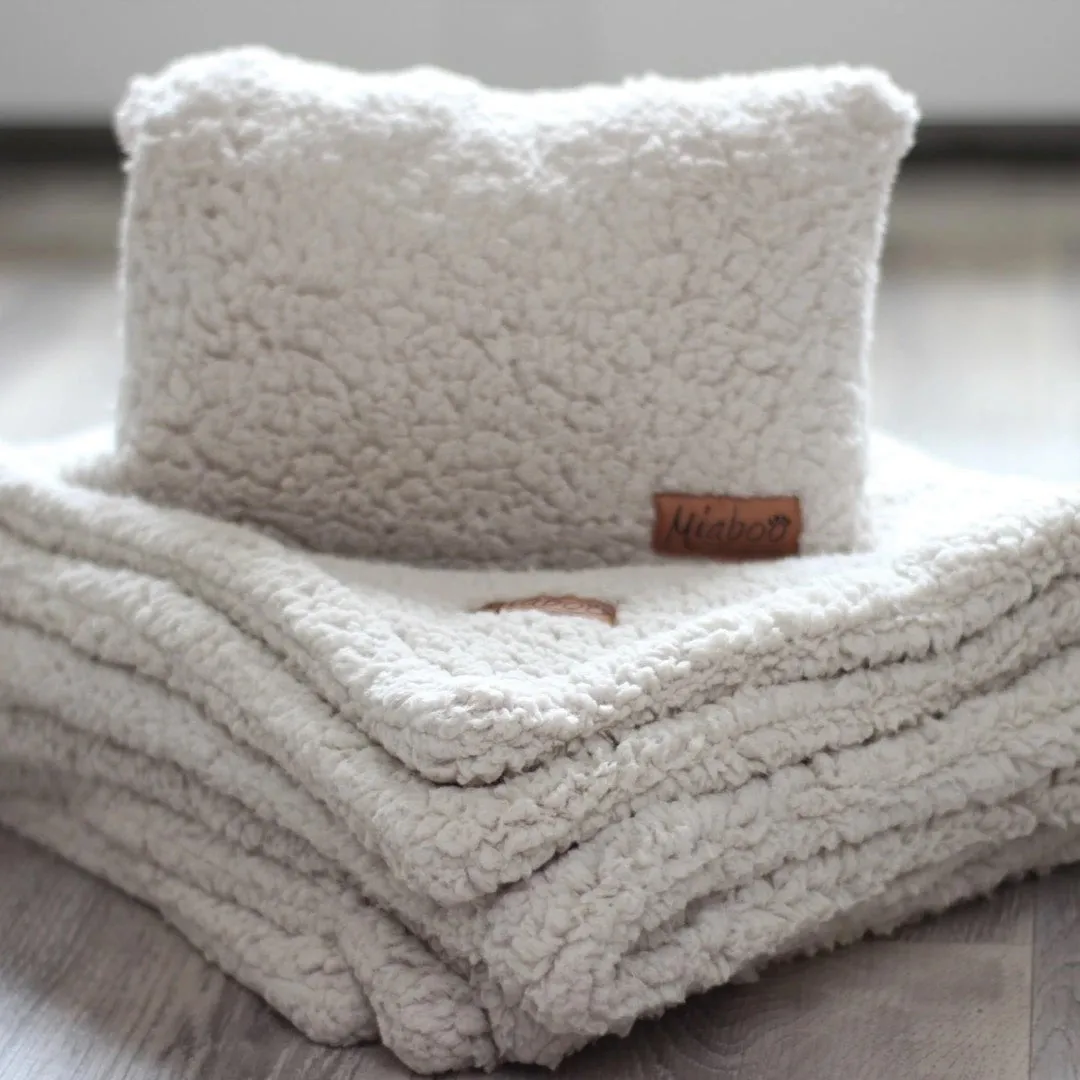 Double Fleeced Cuddler Pet Blanket And Pillow Set Chalk